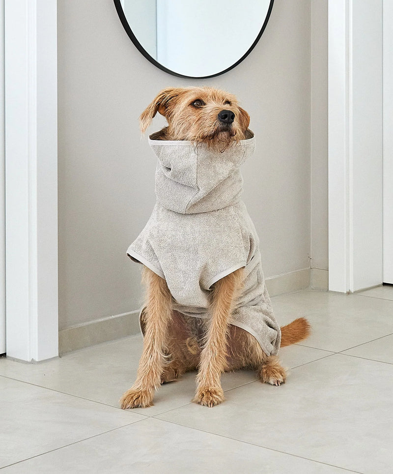 Mia Cara_Bagno Dog Bathrobe_gregie_Sitting 