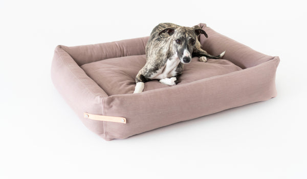 Labbvenn-Stokke Pink-Dog Bed-Lifestyle